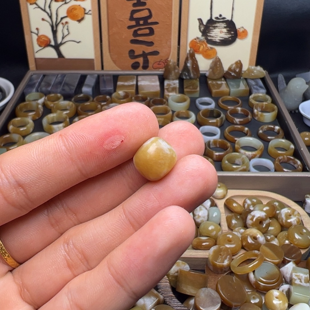 和田玉（糖玉）未镶嵌珠宝奇石老型福利