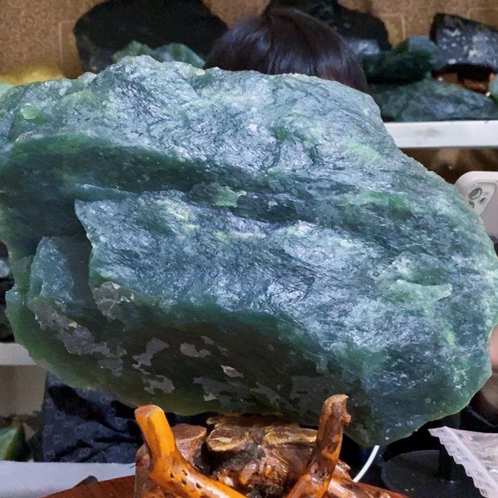 蛇纹石玉未镶嵌原石正*光