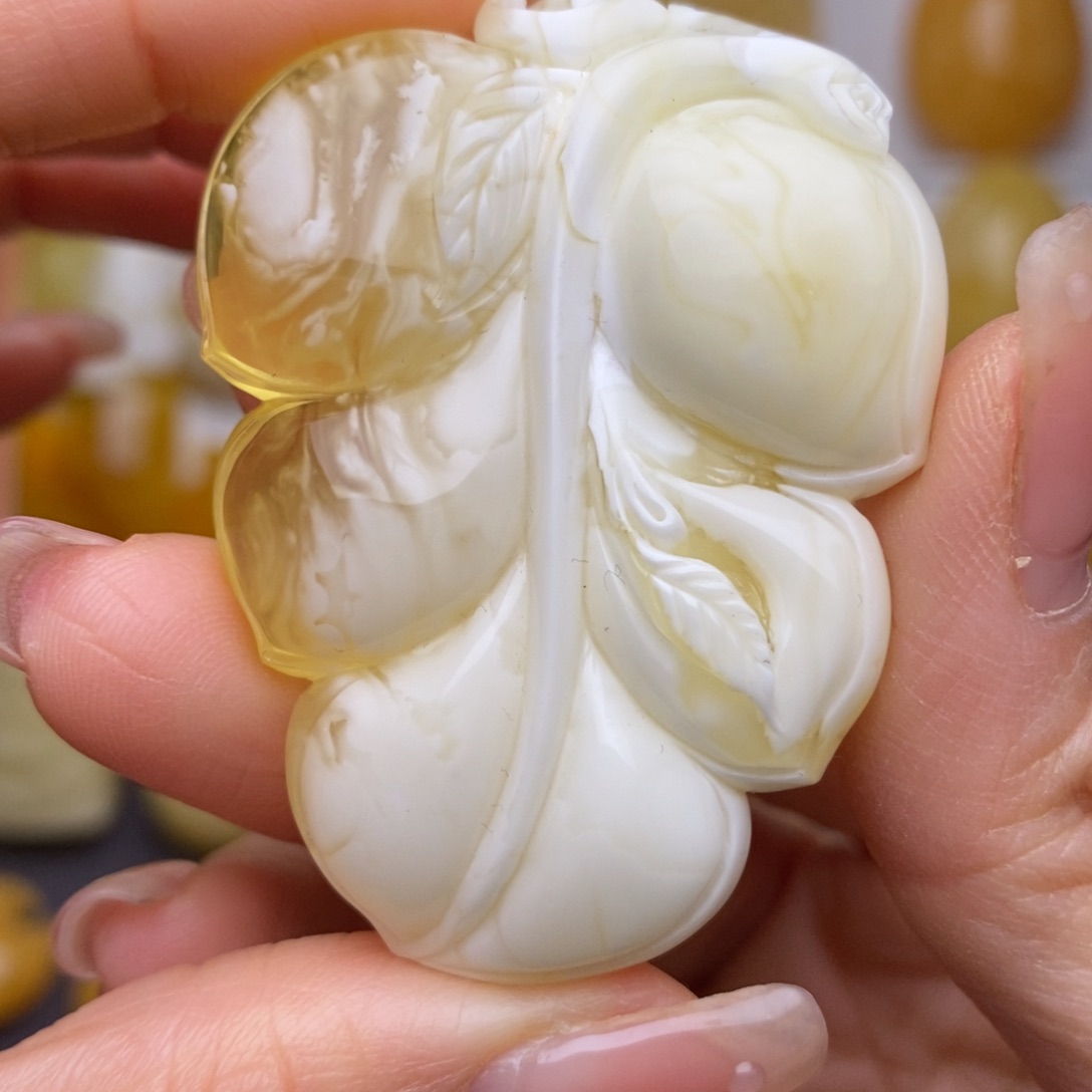 蜜蜡颈饰未镶嵌，