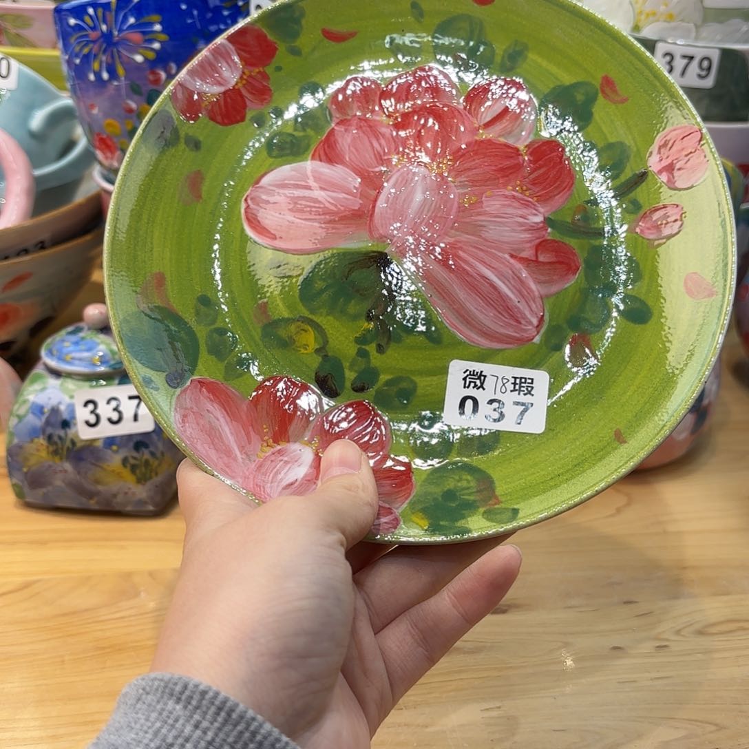 瓷片兔兔嘎嘎嘎好帅