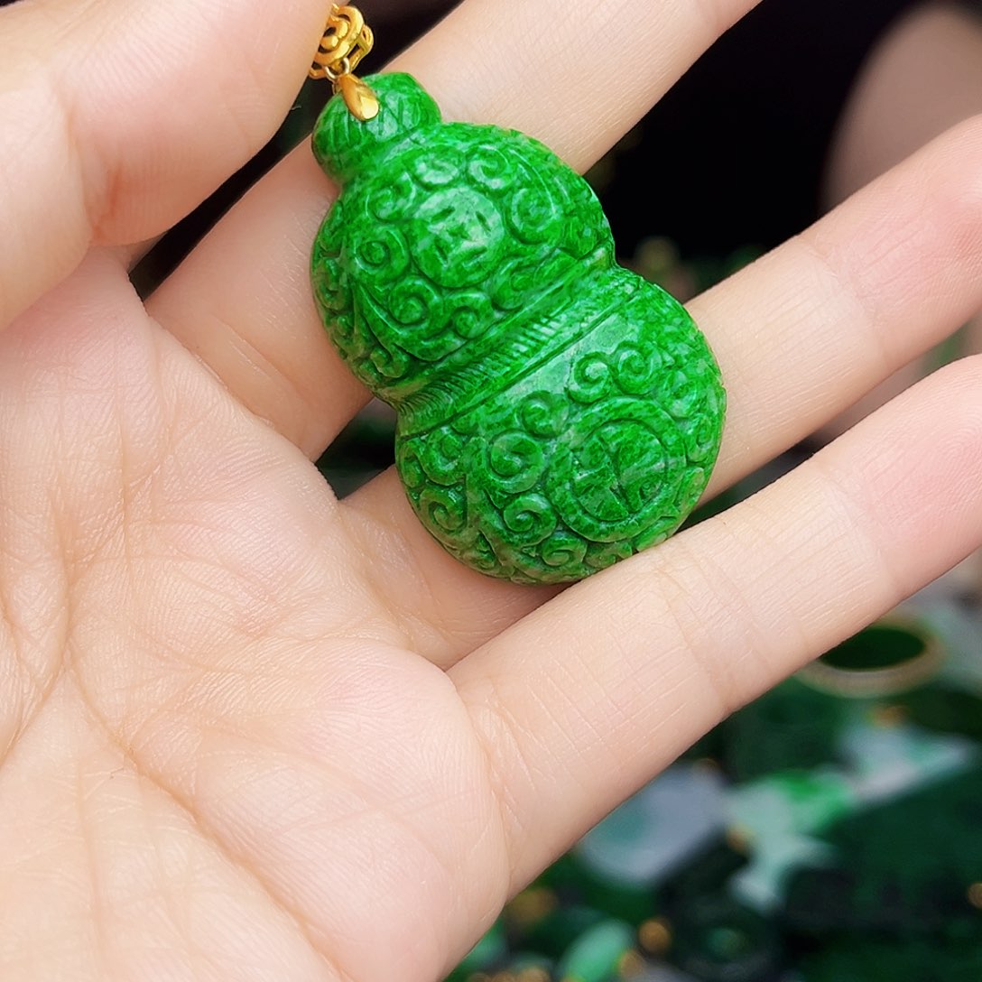 翡翠18K金镶嵌颈饰多样性