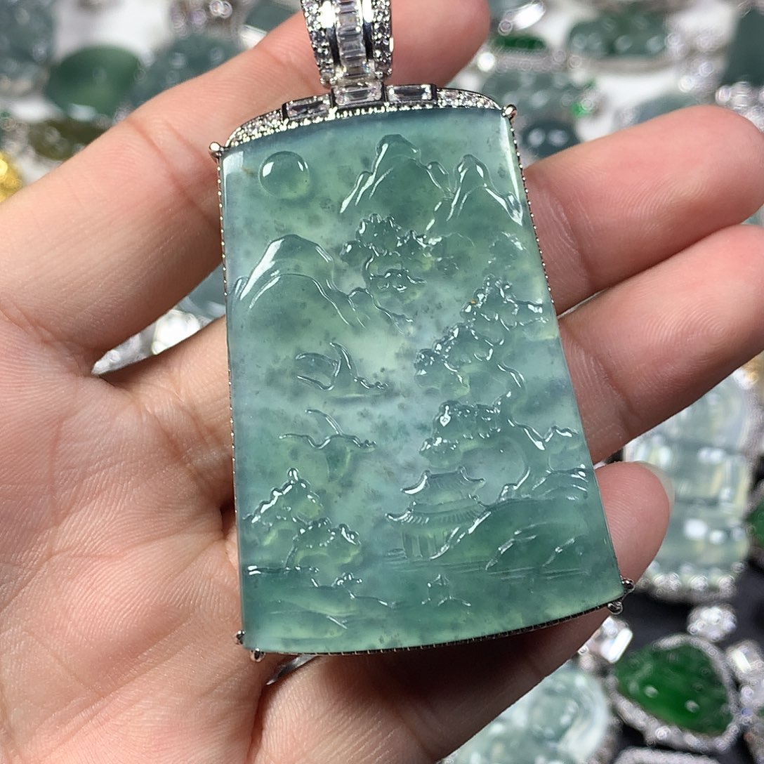 翡翠未镶嵌颈饰山水