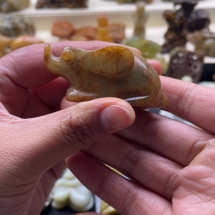 蛇纹石玉颈饰未镶嵌