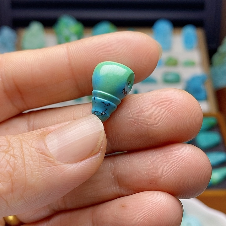 绿松石颈饰未镶嵌