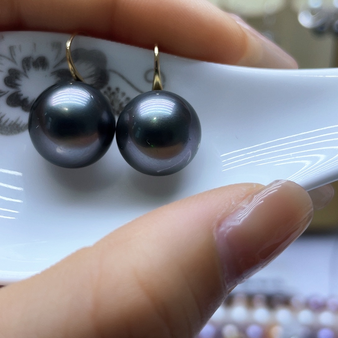 18K金镶嵌海水珍珠耳饰