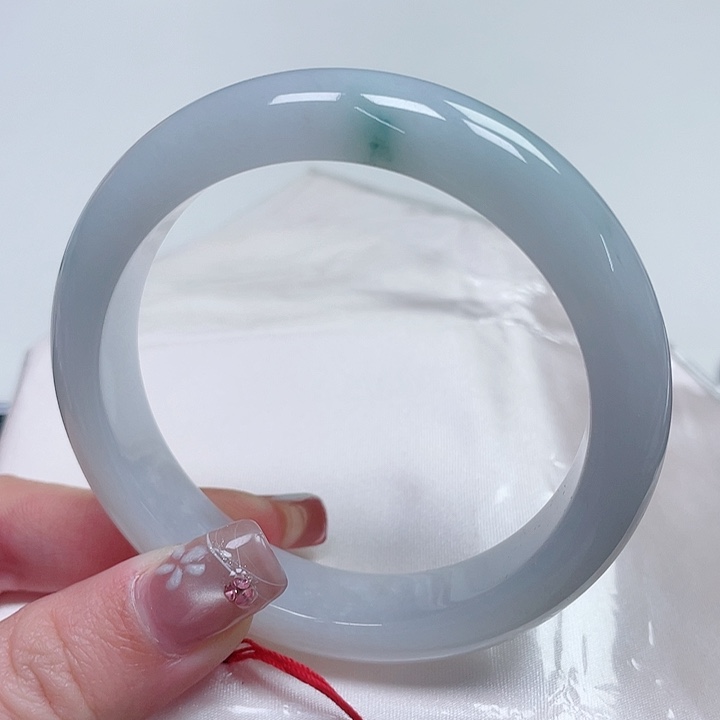 翡翠手镯未镶嵌缅甸