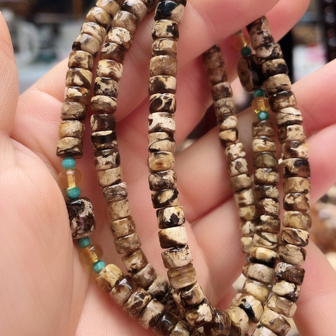 琥珀裸石未镶嵌六