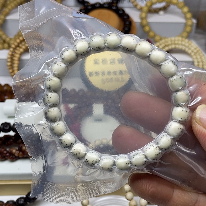 星月菩提手串卖****?8×9老型桶河豚大留白