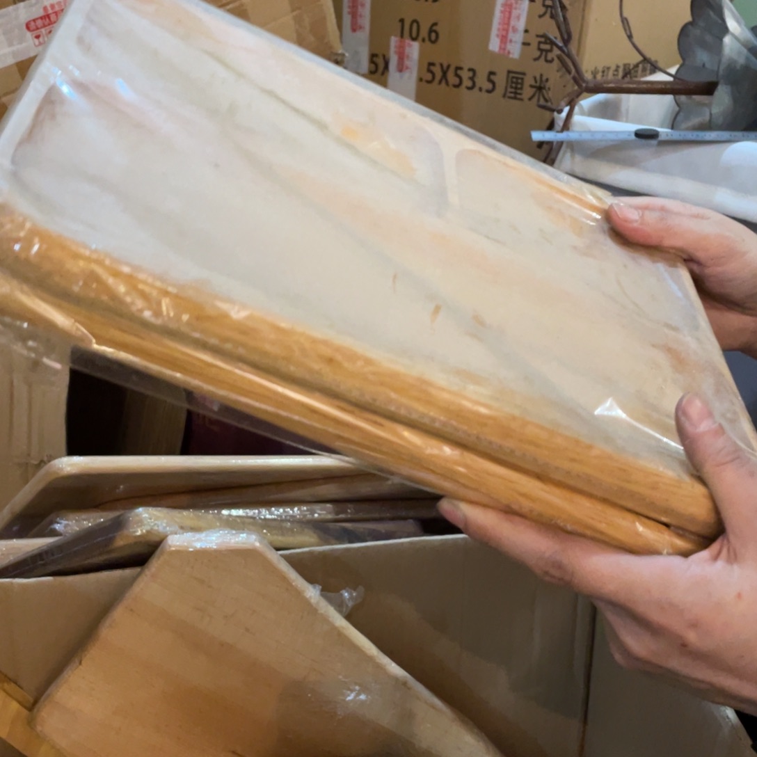 陶瓷仿真花工艺品。2