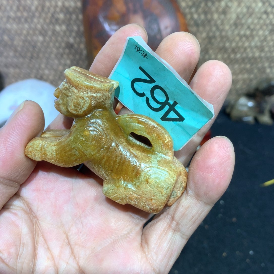 透闪石-蛇纹石玉未镶嵌颈饰