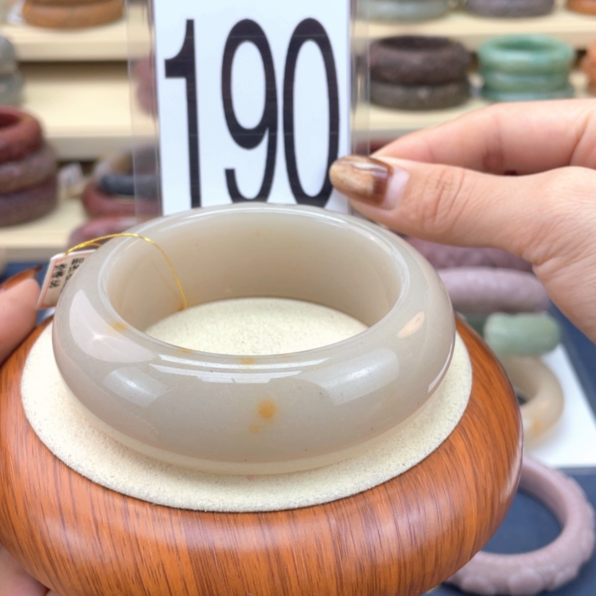 【闪购商品】石英质玉手镯未镶嵌