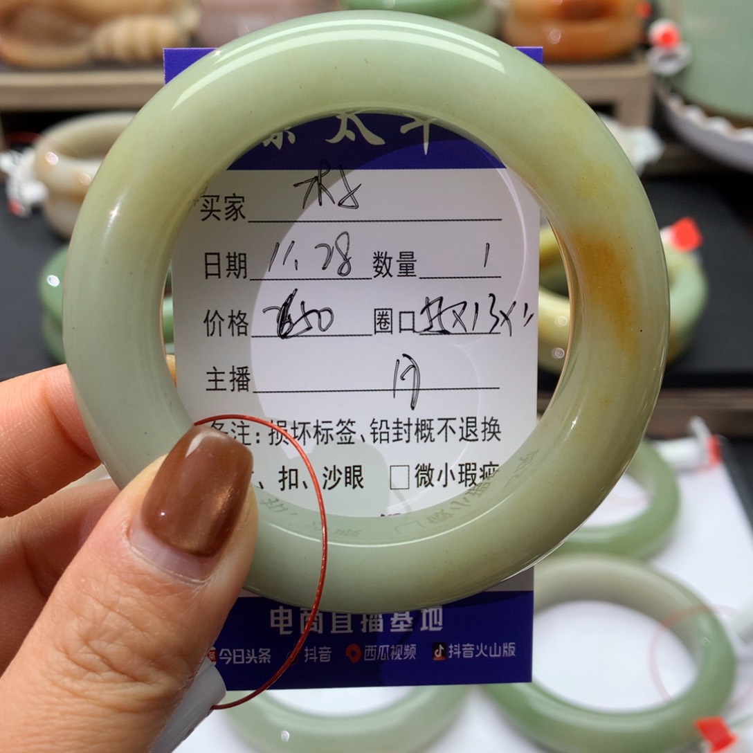 未镶嵌手镯石英质玉木*?