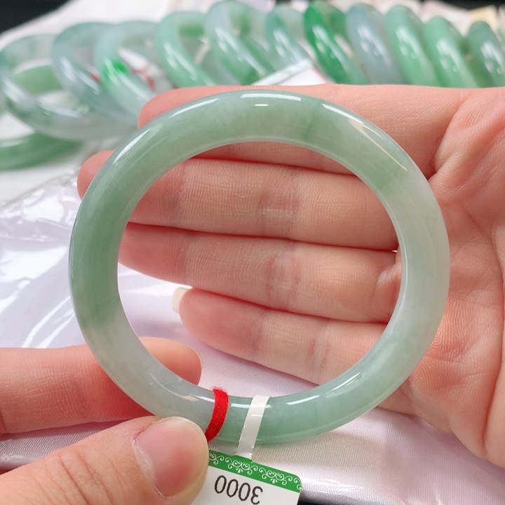 翡翠手镯未镶嵌缅甸A货翡翠手镯