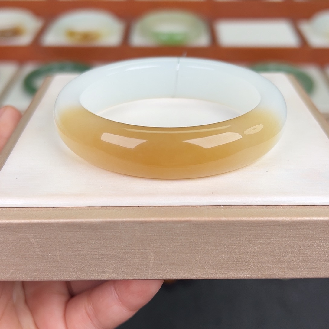 和田玉未镶嵌手镯糖白