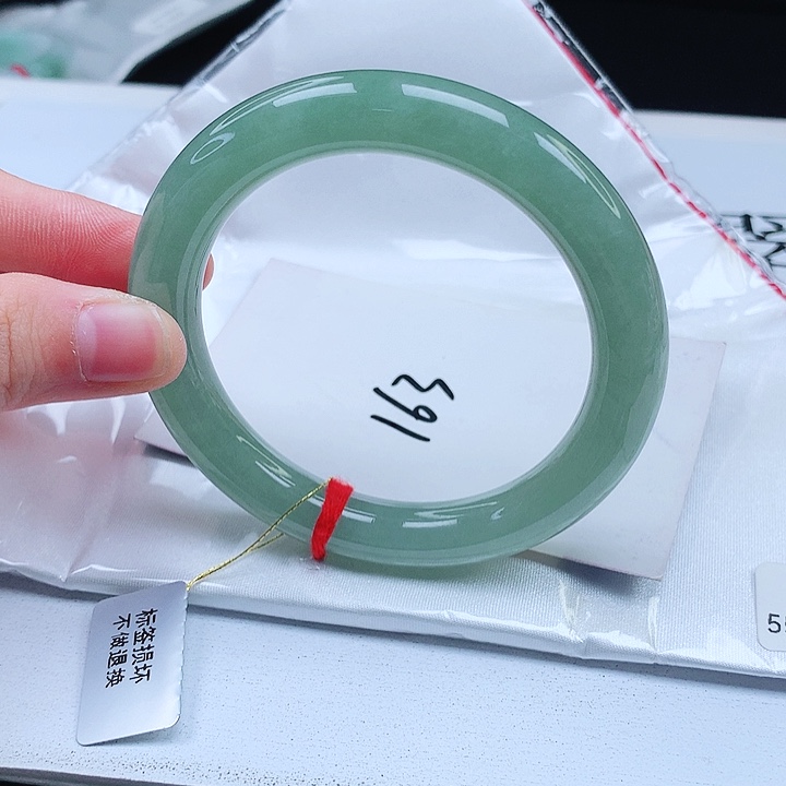 翡翠手镯（圆镯）未镶嵌缅甸天然a货手镯55+