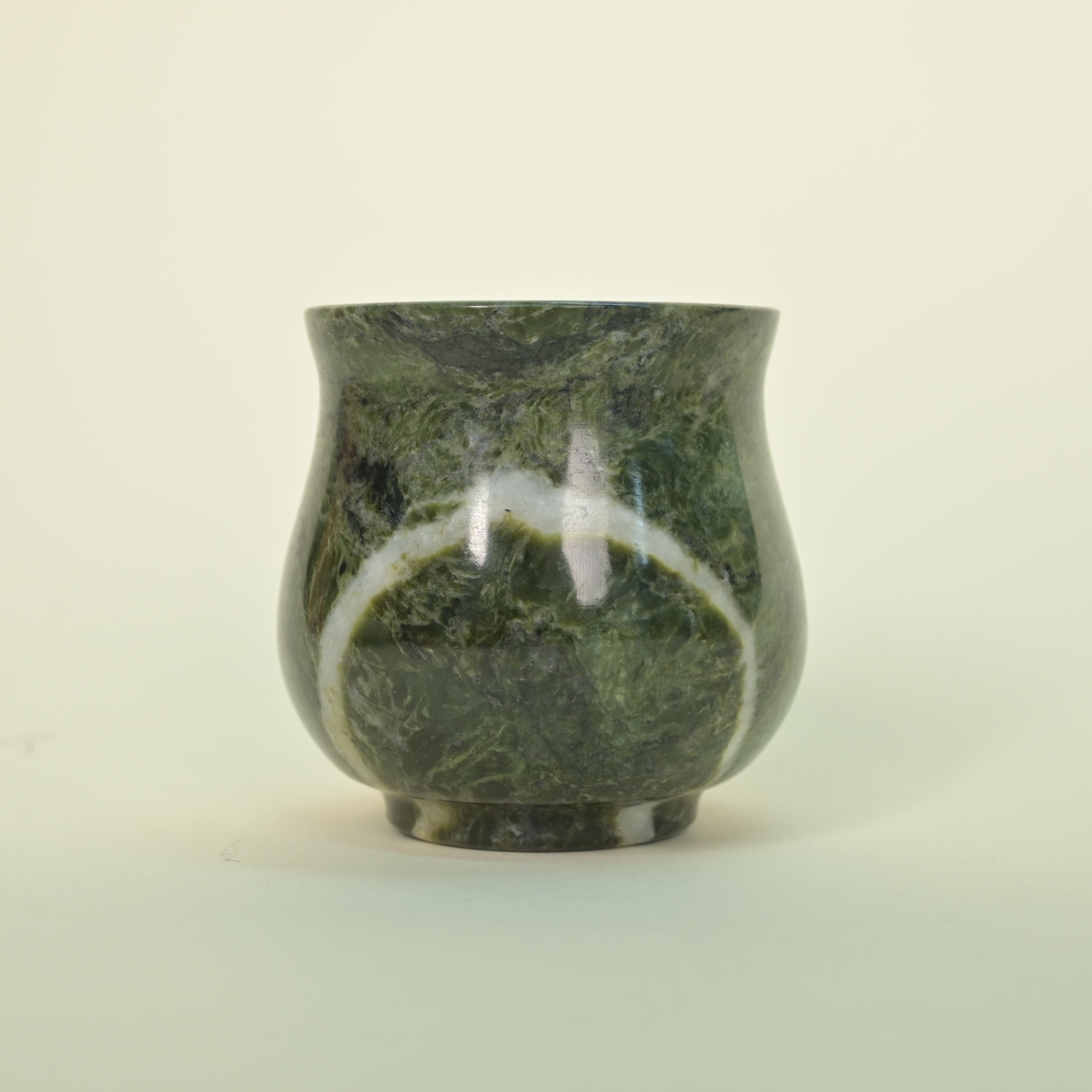 【马妍妍专属】 西藏  药王石  贵妃杯  浅绿飘花