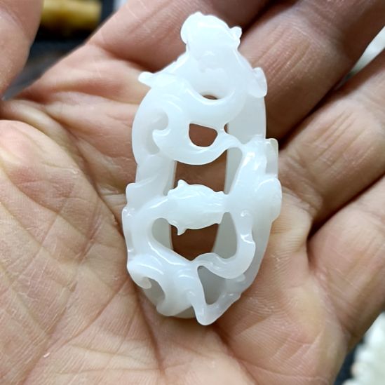 颈饰未镶嵌和田玉山**远