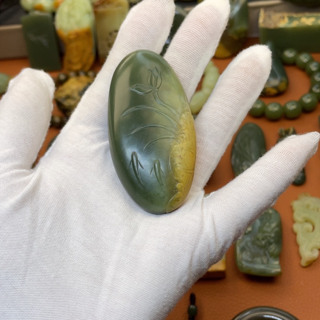 岫岩河磨玉（透闪石质玉）未镶嵌把件
