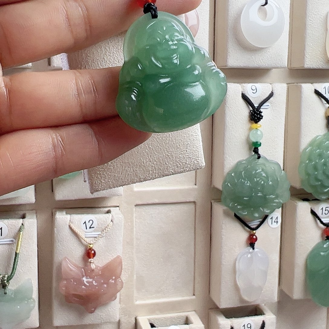 石英质玉未镶嵌颈饰