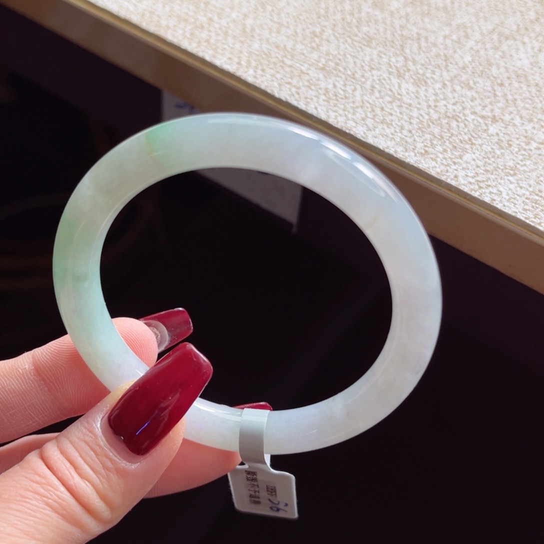 翡翠手镯未镶嵌手镯