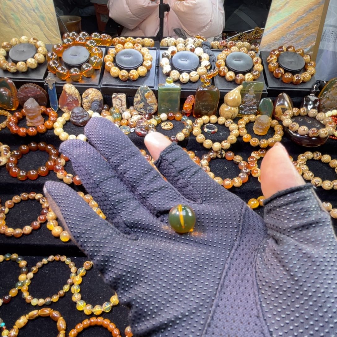 鸿***了琥珀未镶嵌颈饰珠子