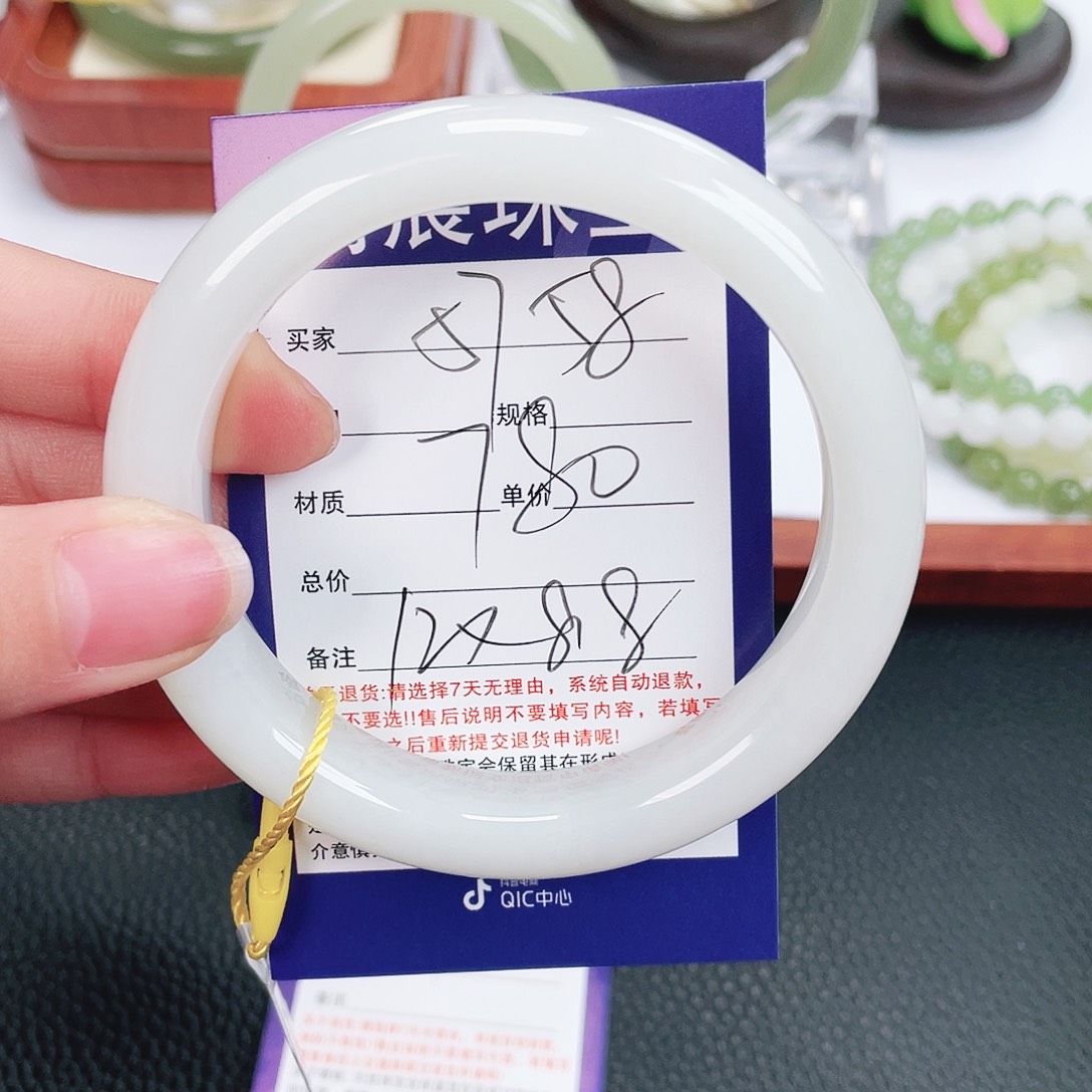 和田玉未镶嵌手镯