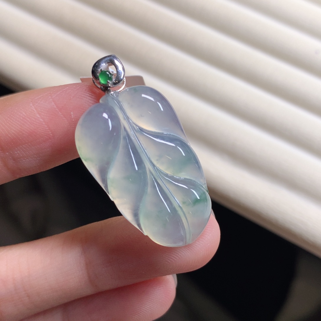 翡翠颈饰18K金镶嵌叶子