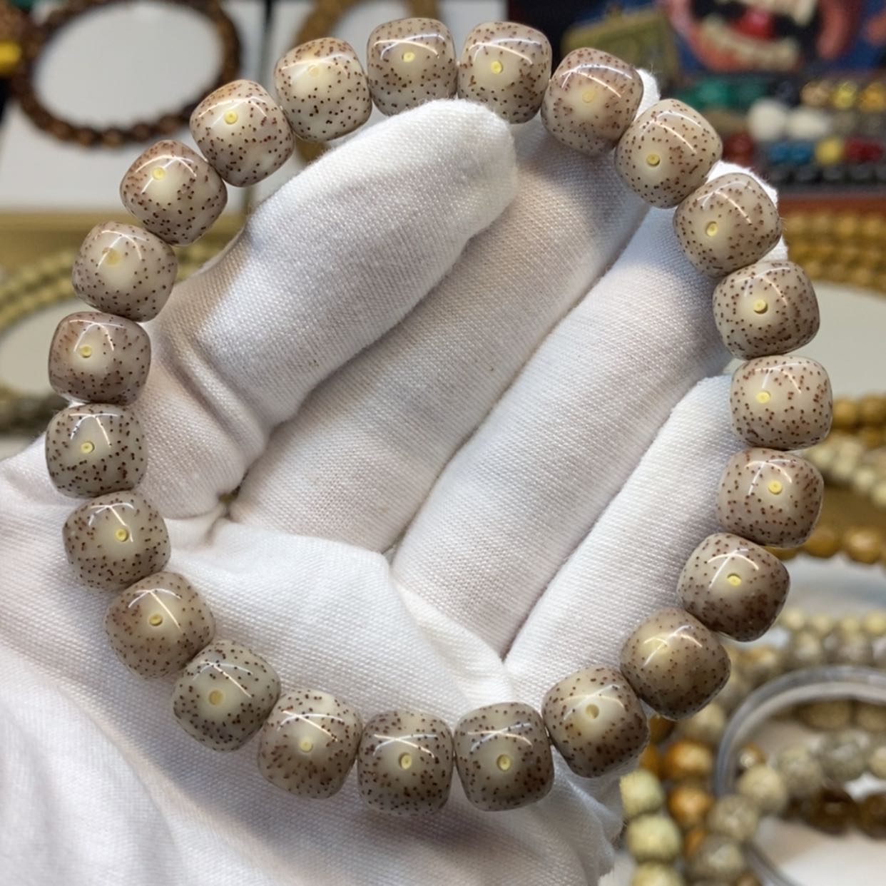 【闪购商品】吊坠星月菩提石玉料10-9