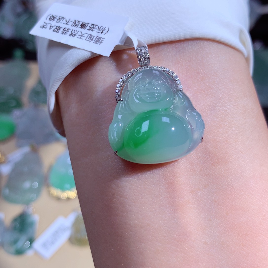 翡翠颈饰18K金镶嵌大肚佛