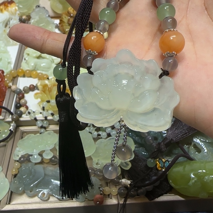 蛇纹石玉吊坠未镶嵌