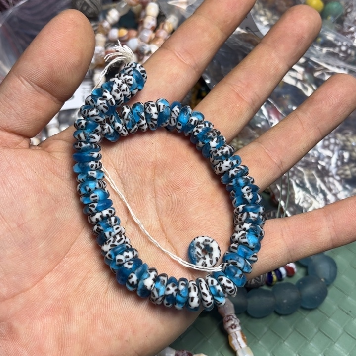 玻璃颈饰2148。半条