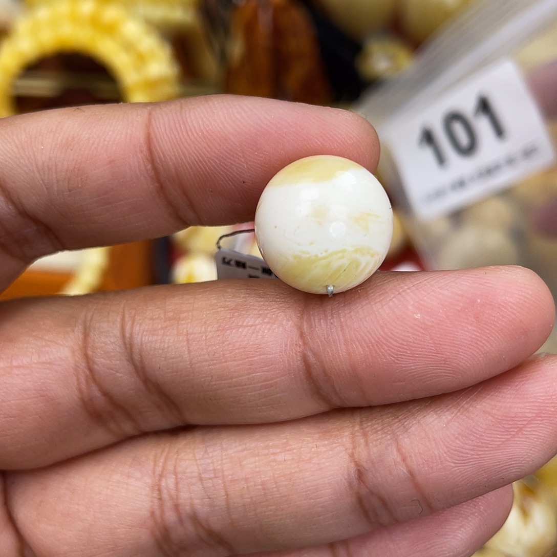 蜜蜡未镶嵌珠宝奇石粉15.3