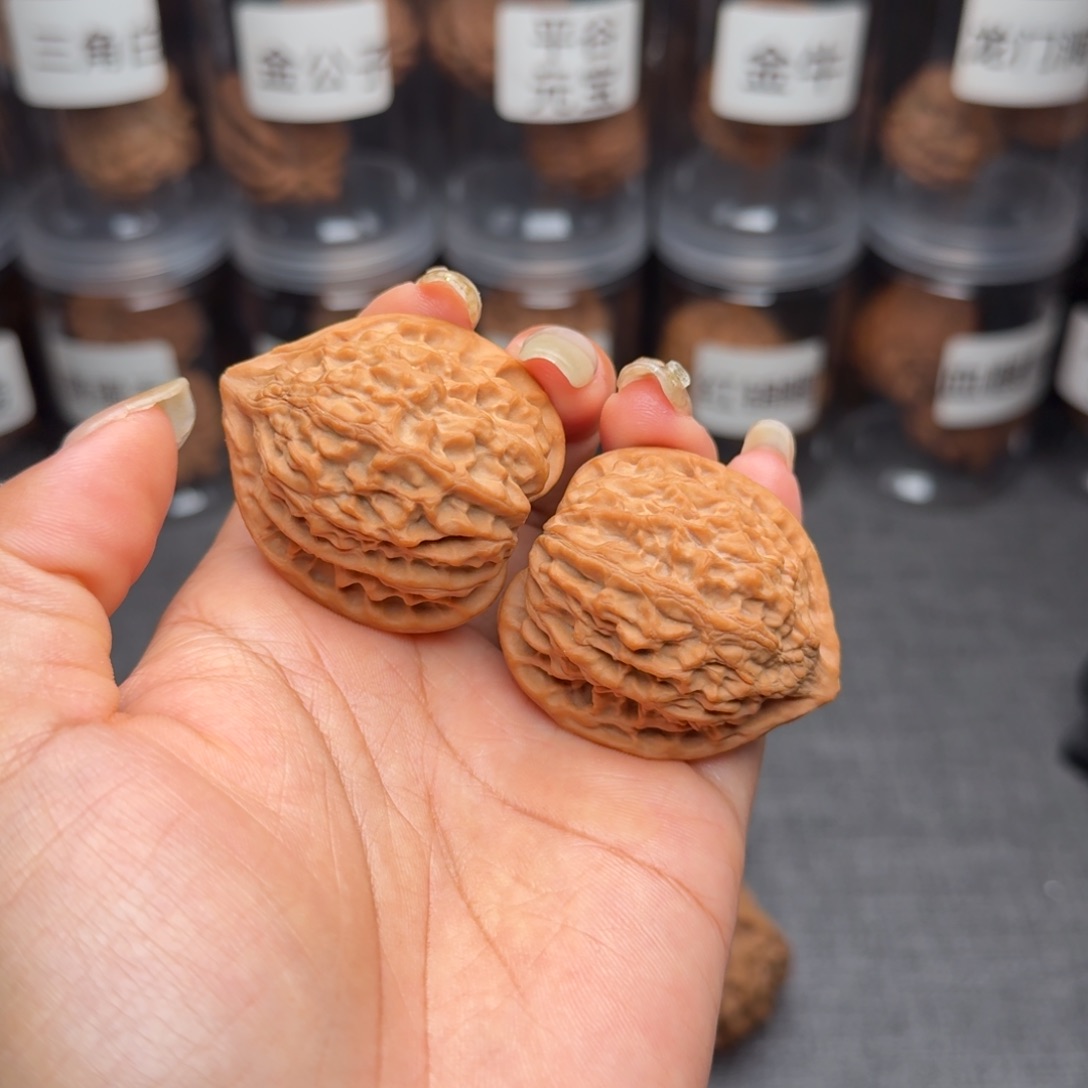 文玩核桃把件金牛