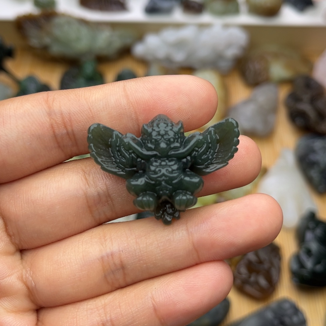 和田玉未镶嵌把件