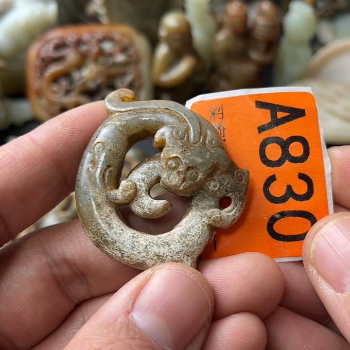 和田玉颈饰未镶嵌