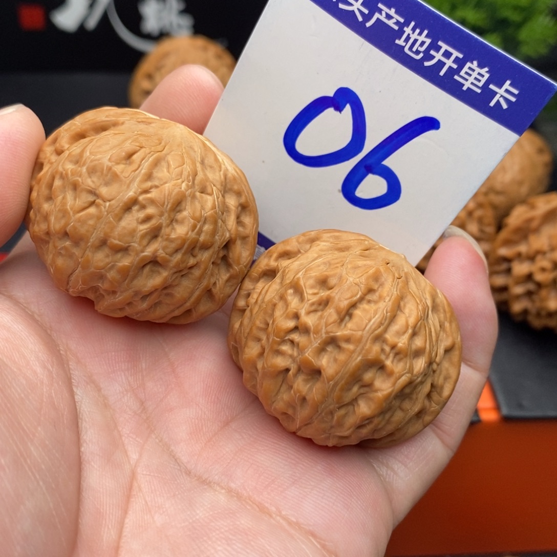 ****文玩核桃把件铁锤妹妹39