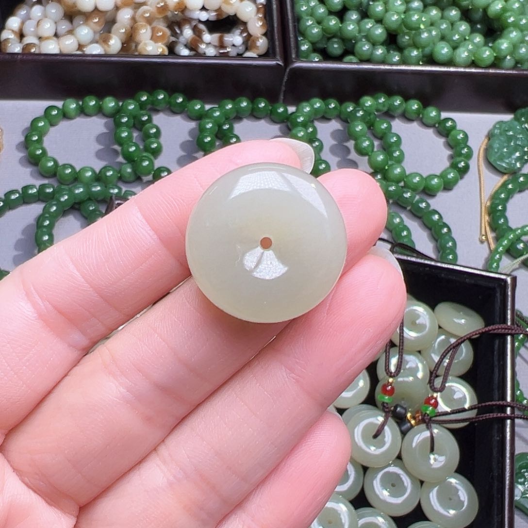 和田玉颈饰未镶嵌