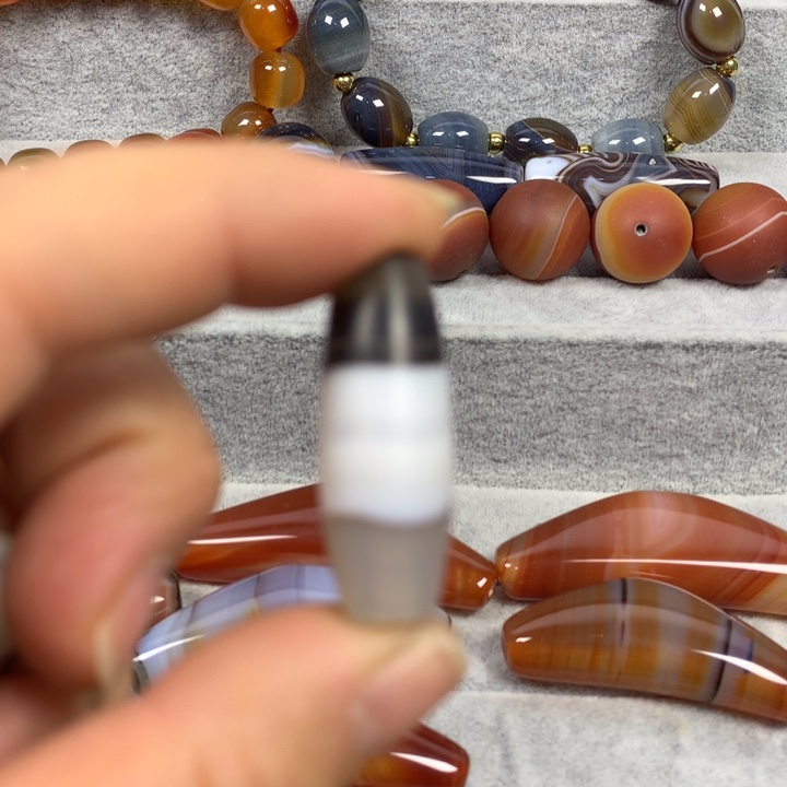 南红玛瑙合金颈饰