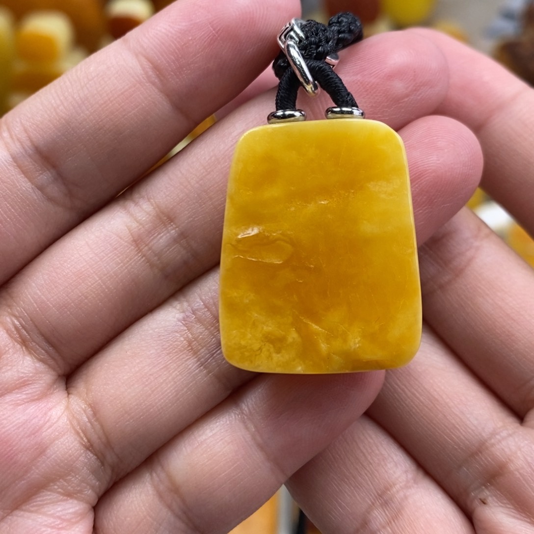 琥珀吊坠(赠链)未镶嵌