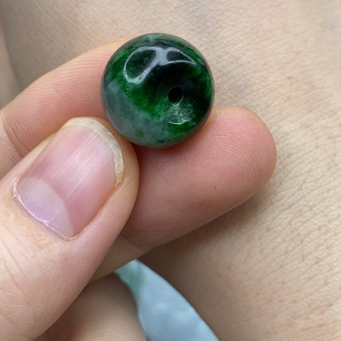 /***.翡翠未镶嵌颈饰苹果珠