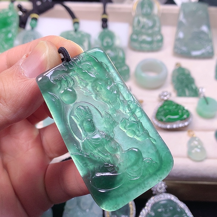 翡翠颈饰未镶嵌翡翠