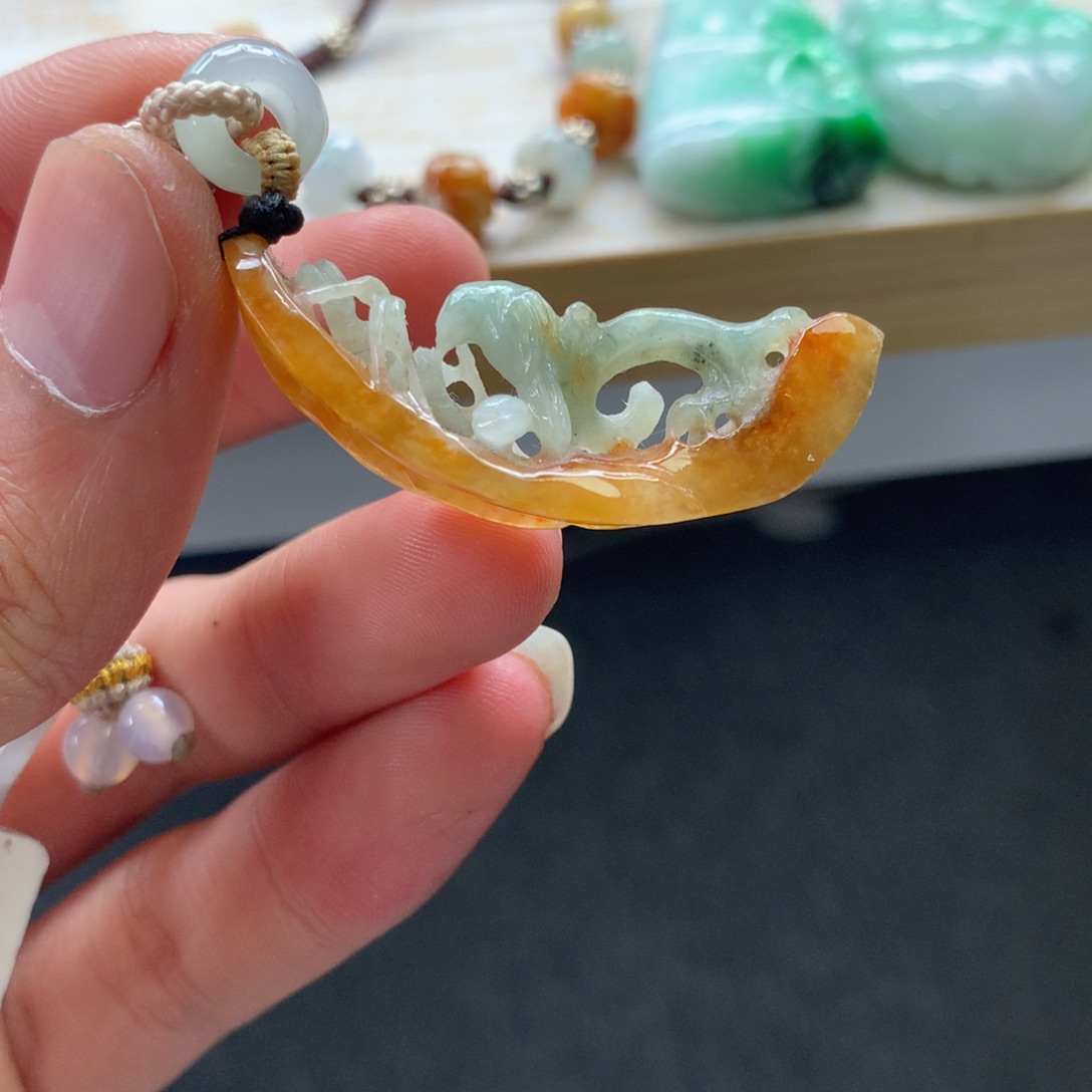 翡翠未镶嵌颈饰吊坠