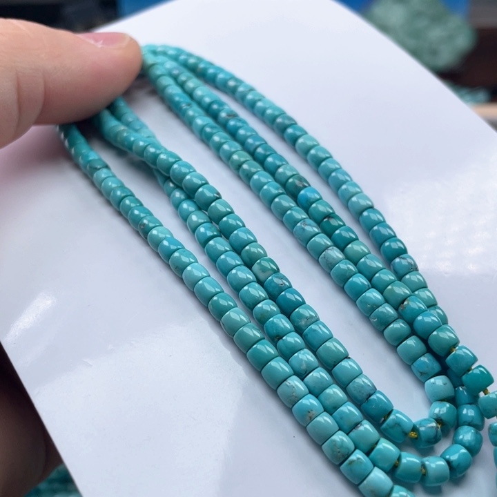 绿松石颈饰未镶嵌