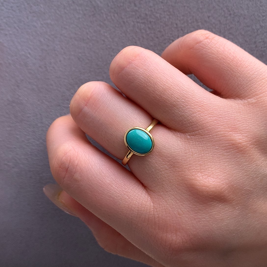 18K金镶嵌绿松石高瓷绿戒指