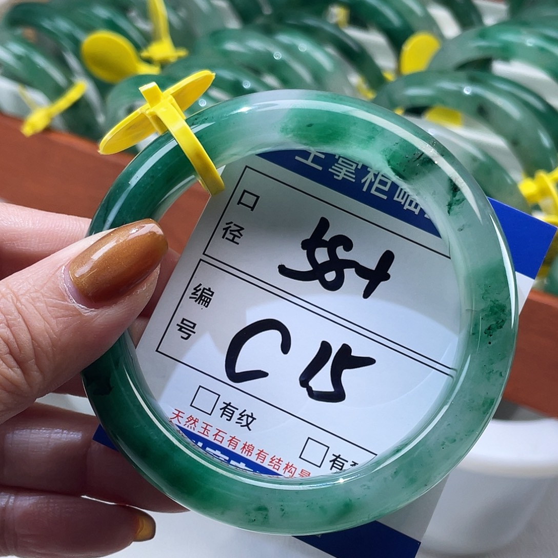 石英质玉未镶嵌颈饰