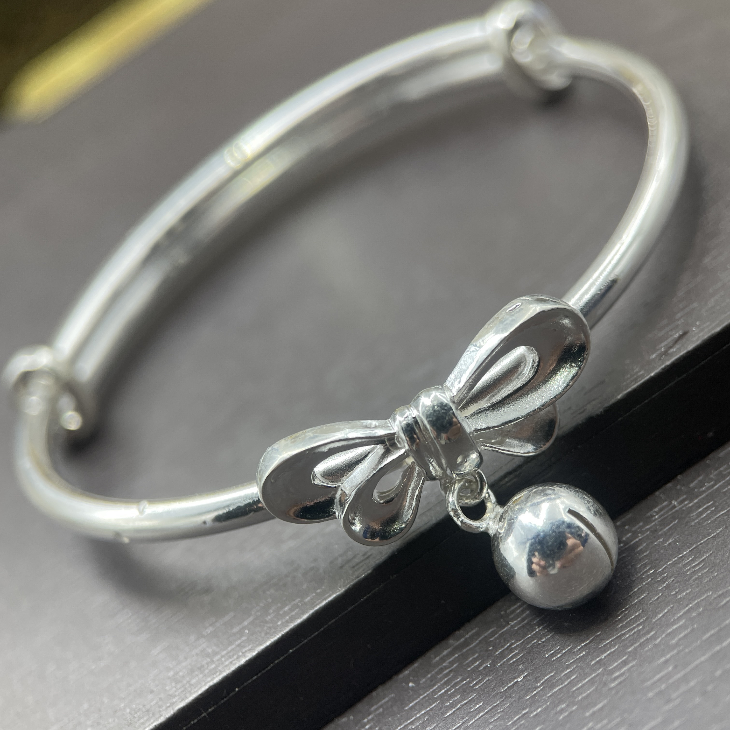 足银手镯 46号足银999.9亮面蝴蝶结铃铛推拉可调节送礼物约20克