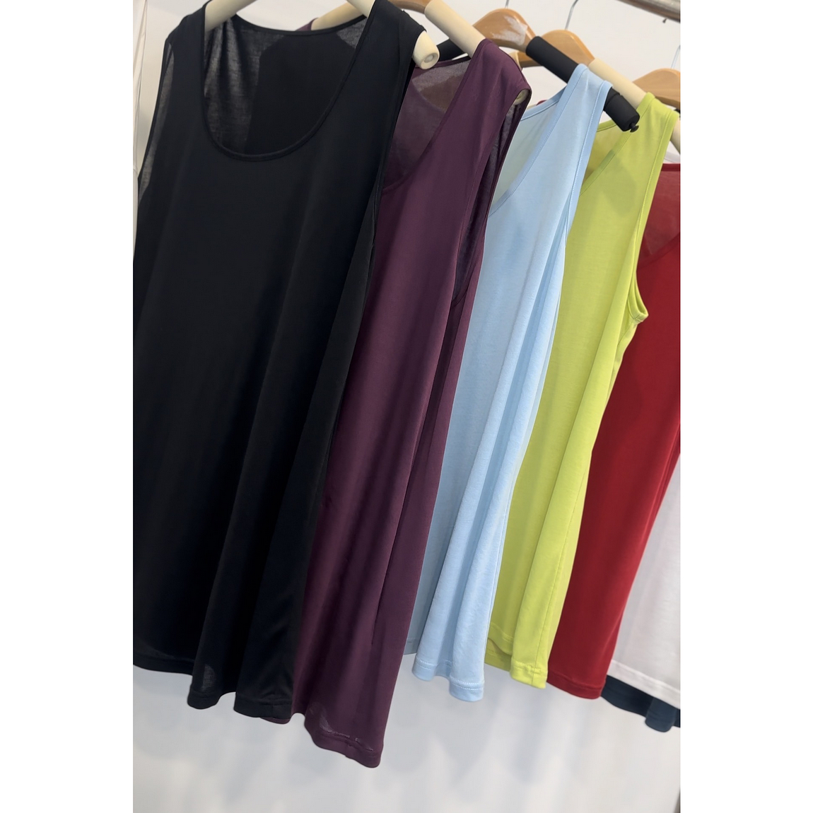 百搭伴侣 圆领日常好搭配夏日垂感无袖多色背心