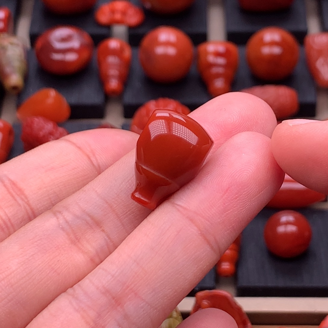 南红玛瑙未镶嵌原矿高品锦红三通12.5mm