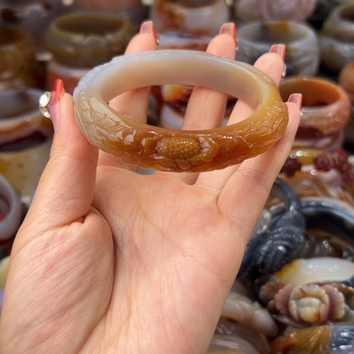 玛瑙/玉髓手镯未镶嵌糊*人一共300
