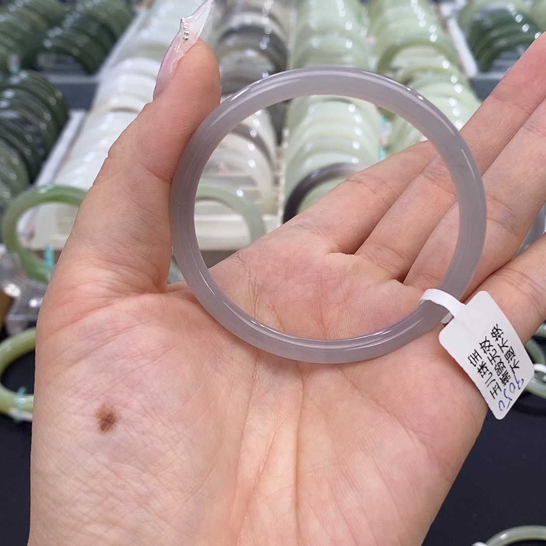 和田玉手镯未镶嵌54.55微瑕